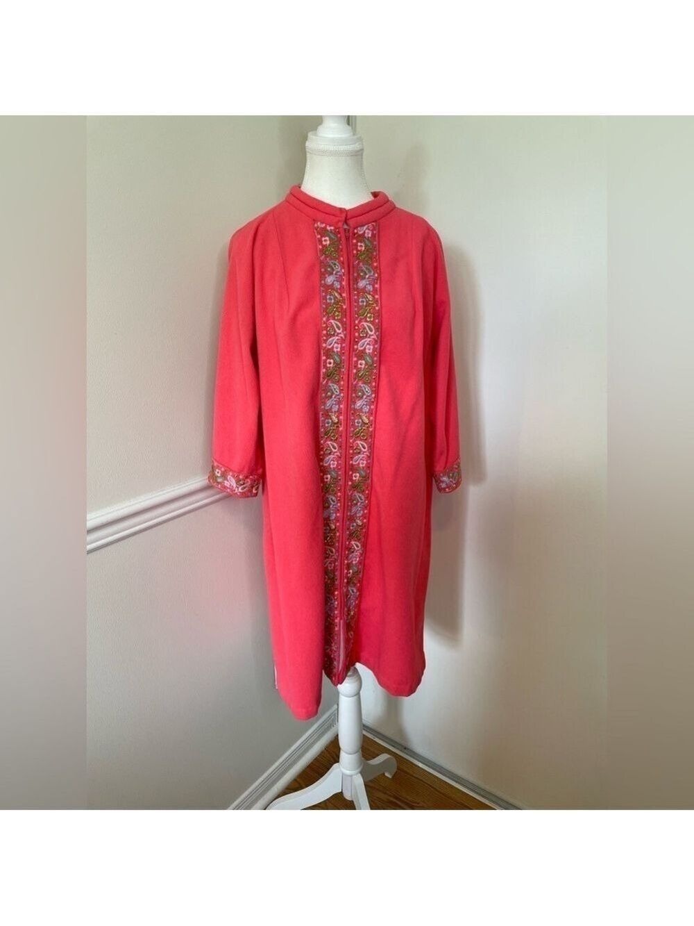 Vintage Embroidered Fleece Robe - Picture 2 of 10